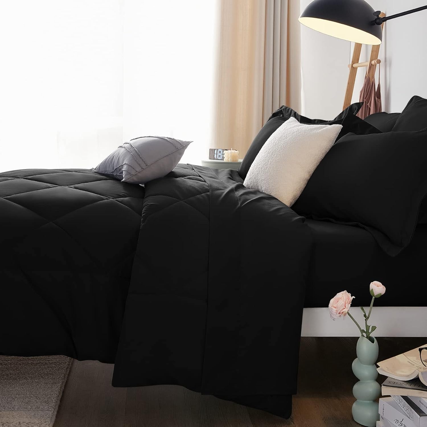 Queen Comforter Set Black - Bed in a Bag Queen Size 7 Pieces, Luxury Soft Bed Set for All Seasons, Bedding Set with down Alternative Comforter, Sheets, Pillowcases & Shams